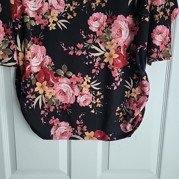 Try This Floral Blouse - Picture 6 of 10